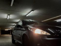 Schwarz Gebraucht 2013 Peugeot 206+ Kleinwagen | 4.200 €