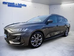 Grau Gebraucht 2024 Ford Focus ST-Line X Kombi | 23.880 € (Fairer Preis)