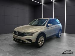 Reflexsilber (silber) Gebraucht 2024 VW Tiguan Life SUV | 30.440 € (Guter Preis)