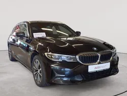 Saphirschwarz metallic Gebraucht 2022 BMW 320 Advantage Kombi | 21.990 € (Guter Preis)