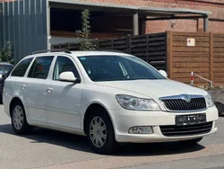 Weiß Gebraucht 2009 Skoda Octavia Ambiente Kombi | 4.500 €