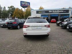Bila candy/candyweiss Gebraucht 2020 Skoda Superb Ambition Kombi | 20.990 € (Fairer Preis)