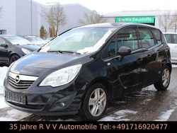 Schwarz Gebraucht 2011 Opel Meriva Design Edition Van / Kleinbus | 3.950 € (Teuer)
