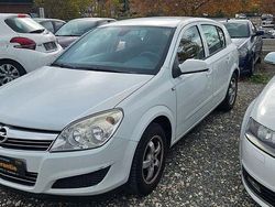 Weiß Gebraucht 2008 Opel Astra Edition Limousine | 3.990 € (Etwas zu teuer)