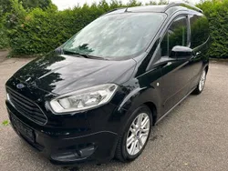 Schwarz Gebraucht 2015 Ford Tourneo Courier Van / Kleinbus | 7.490 € (Fairer Preis)