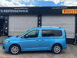 Blau Gebraucht 2022 Ford Tourneo Connect Titanium Van / Kleinbus | 29.990 € (Guter Preis)