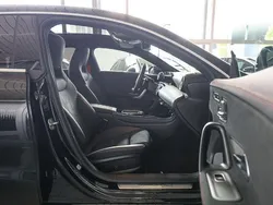 Schwarz / kosmosschwarz (metallic) Gebraucht 2024 Mercedes CLA35 AMG Shooting Brake AMG Kombi | 44.660 € (Guter Preis)