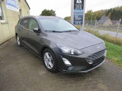 Grau Gebraucht 2019 Ford Focus Cool & Connect Limousine | 9.495 € (Fairer Preis)