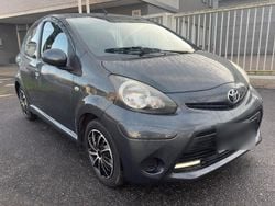 Grau Gebraucht 2012 Toyota Aygo Kleinwagen | 4.100 € (Fairer Preis)