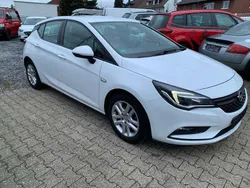 Schneeweiss/summitwhite/arctic Gebraucht 2016 Opel Astra Selection Kombi | 7.499 € (Guter Preis)