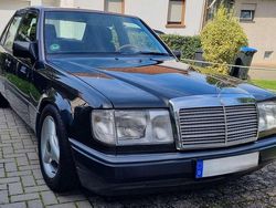 Schwarz Gebraucht 1991 Mercedes 260 Limousine | 8.500 €