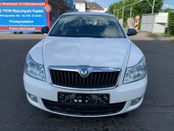 Weiß Gebraucht 2012 Skoda Octavia Fun Kombi | 3.699 € (Fairer Preis)