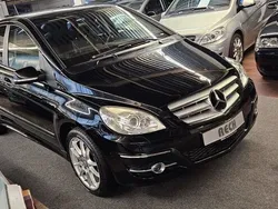 Schwarz Gebraucht 2010 Mercedes B180 Sport Van / Kleinbus | 13.000 €