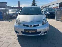 Silber Gebraucht 2012 Toyota Aygo Edition Kleinwagen | 3.999 € (Fairer Preis)