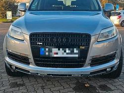 Grau Gebraucht 2007 Audi Q7 SUV | 10.500 € (Etwas zu teuer)