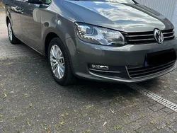 Grau Gebraucht 2017 VW Sharan Highline Van / Kleinbus | 19.400 € (Fairer Preis)