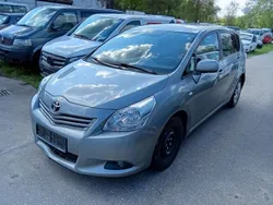 Grau Gebraucht 2012 Toyota Verso Basis Van / Kleinbus | 3.900 € (Fairer Preis)
