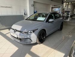 Grau Gebraucht 2021 VW Golf VIII Life Kleinwagen | 28.444 €