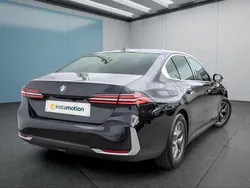 Schwarz Gebraucht 2024 BMW 520 Limousine | 53.949 € (Fairer Preis)