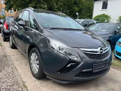 Grau Gebraucht 2015 Opel Zafira Tourer Style Van / Kleinbus | 6.499 € (Etwas zu teuer)