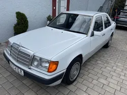 Weiß Gebraucht 1991 Mercedes E250 Limousine | 9.990 €