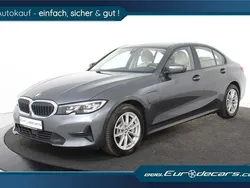 Grau Gebraucht 2019 BMW 330e Sport Line Limousine | 25.400 € (Fairer Preis)