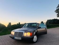 Braun Gebraucht 1988 Mercedes E230 Limousine | 3.500 €