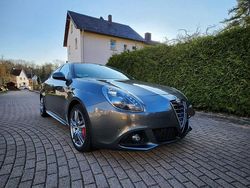 Grau Gebraucht 2015 Alfa Romeo Giulietta Quadrifoglio Kleinwagen | 16.500 €