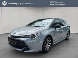 Manhattangrau metallic, dach schwarz Gebraucht 2022 Toyota Corolla Team Kombi | 24.990 € (Guter Preis)