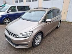 Beige Gebraucht 2019 VW Touran IQ Drive Van / Kleinbus | 22.900 € (Fairer Preis)