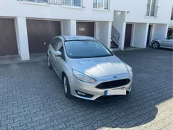 Silber Gebraucht 2016 Ford Focus ST-Line Kombi | 13.000 € (Fairer Preis)