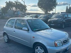 Silber Gebraucht 2002 Nissan Micra Kleinwagen | 500 €
