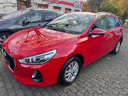 Rot Gebraucht 2019 Hyundai i30 Select Kombi | 9.950 € (Guter Preis)