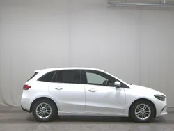 Weiss Gebraucht 2020 Mercedes B180 Style Van / Kleinbus | 17.980 € (Fairer Preis)