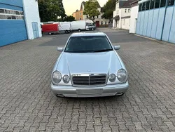 Silber Gebraucht 1998 Mercedes E280 Elegance Limousine | 4.000 € (Fairer Preis)
