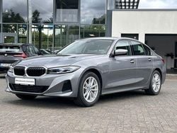 Skyscraper grau (metallic) Gebraucht 2023 BMW 330e Comfort Edition Limousine | 36.950 € (Superpreis)
