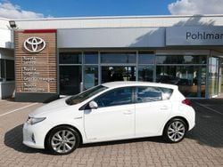 Weiß Gebraucht 2014 Toyota Auris Hybrid Life+ Limousine | 11.960 € (Fairer Preis)