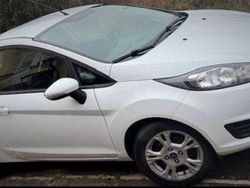 Weiß Gebraucht 2014 Ford Fiesta Kleinwagen | 6.299 € (Guter Preis)