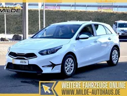 Weiß Neu 2025 Kia Ceed Limousine | 23.990 € (Guter Preis)
