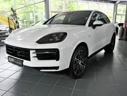 Weiß Gebraucht 2024 Porsche Cayenne SUV | 109.800 € (Superpreis)