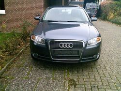 Grau Gebraucht 2005 Audi A4 Limousine | 4.500 € (Fairer Preis)