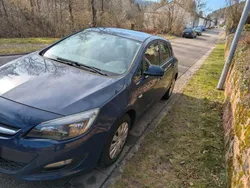 Blau Gebraucht 2012 Opel Astra Edition Limousine | 5.400 € (Etwas zu teuer)