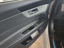 Weiß Gebraucht 2020 Jaguar XF Pure Limousine | 19.999 € (Etwas zu teuer)