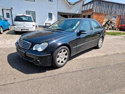 Schwarz Gebraucht 2006 Mercedes C220 Limousine | 2.900 €