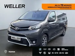 Grau Gebraucht 2024 Toyota Proace Verso Team Kombi | 40.380 € (Guter Preis)