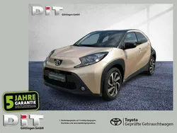 Ginger beige (4u9)/ black mica Gebraucht 2023 Toyota Aygo Pulse Kleinwagen | 16.490 € (Fairer Preis)