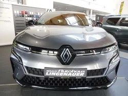 Grau Gebraucht 2024 Renault Mégane Techno Limousine | 27.990 €