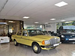 Mimosagelb (618u) Gebraucht 1977 Mercedes 200 Limousine | 13.900 €