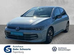 Blau Gebraucht 2024 VW Golf VIII Life Limousine | 29.980 € (Teuer)