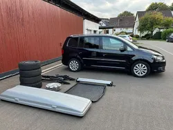 Schwarz Gebraucht 2012 VW Touran Highline Van / Kleinbus | 5.300 € (Superpreis)